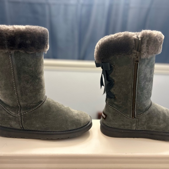 Lamo Gray Boots Size 9. Great Condition - Picture 2 of 4